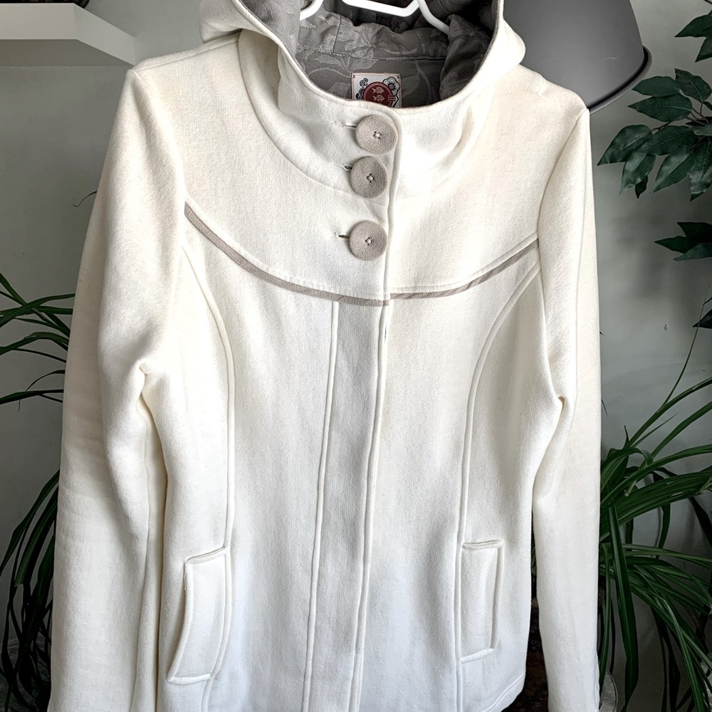 Ladies soft jacket by Three Stones. size large